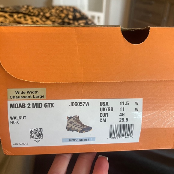 Gently used Merrell men’s shoes - Picture 2 of 9